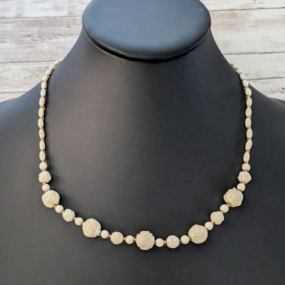 Vintage Necklace - Cream Carved Beads - Dainty
